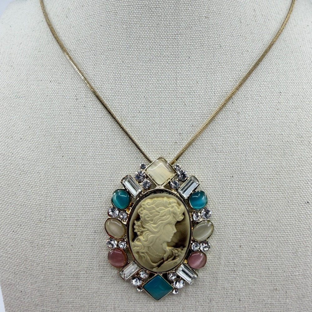 Elegant Victorian Cameo Pendant Necklace Multi-Color Cabochon Statement